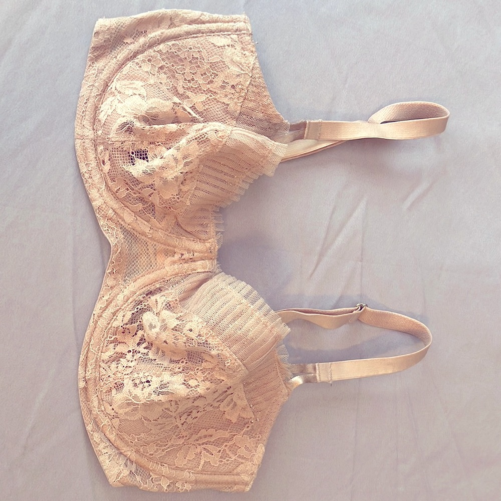 Victoria’s secret dream angels push up bra without padding. Size 32DD